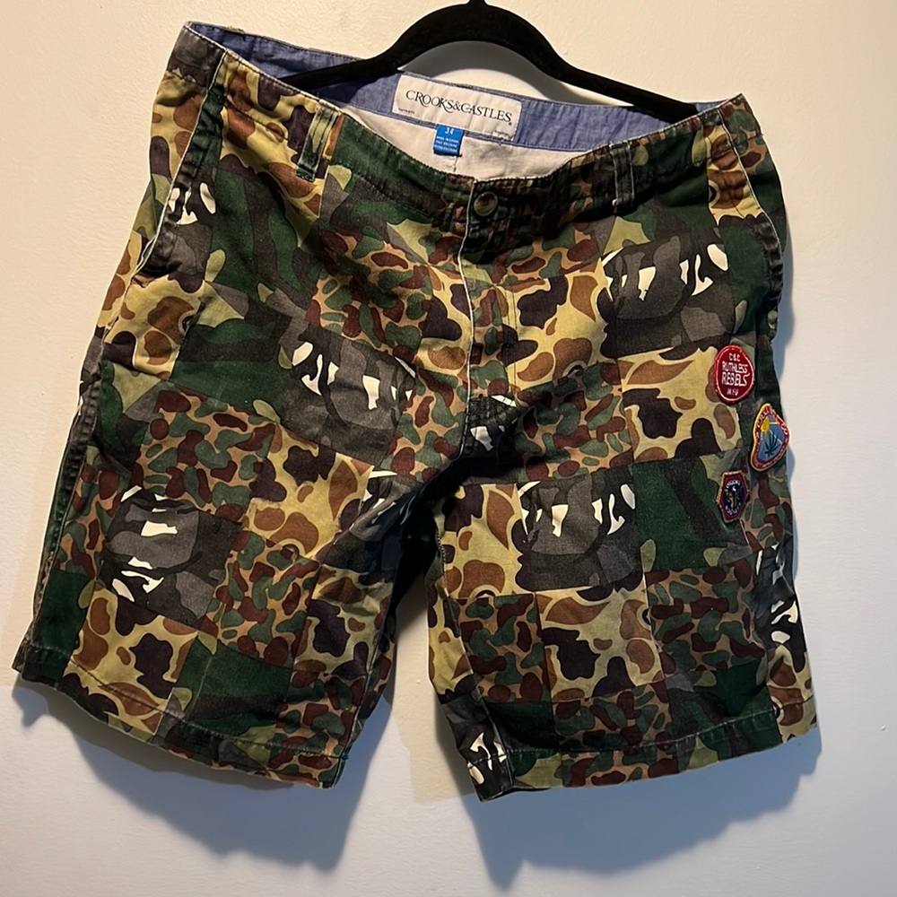 Crooks and Castles animal print / safari shorts